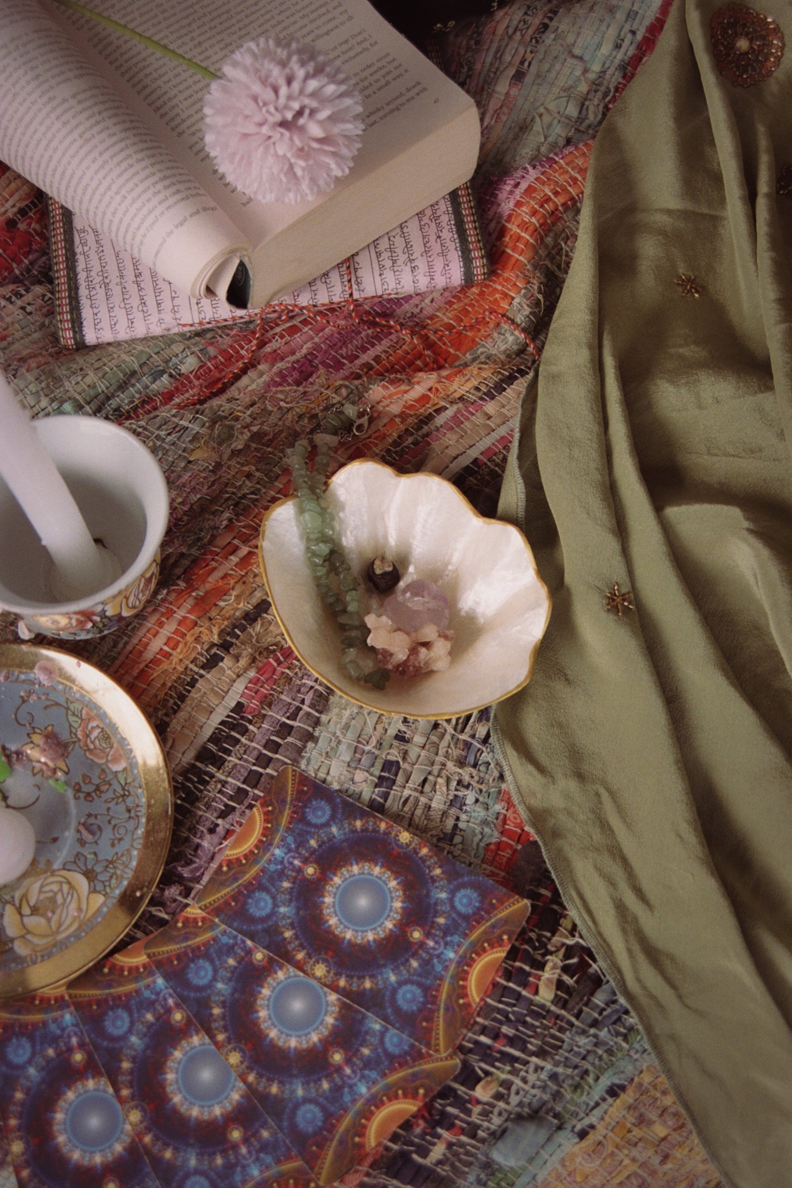 A calm ritual setting for a discovery conversation